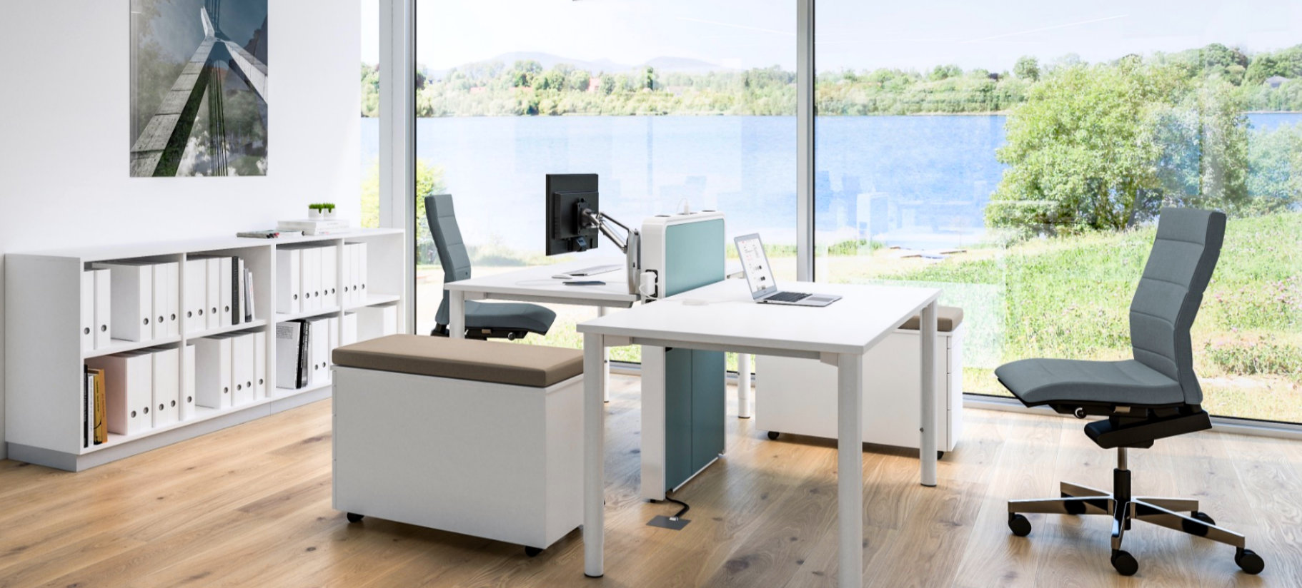 Modernes Büro mit ergonomischen Möbeln